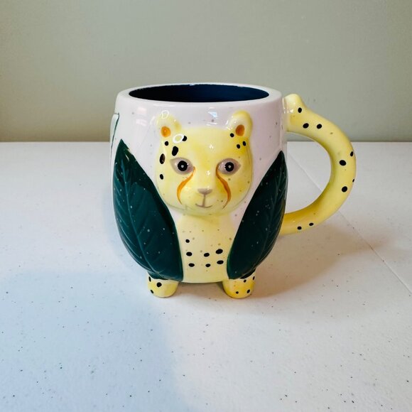 Charming Leopard Ceramic Mug With Leaf Theme - Picture 8 of 10